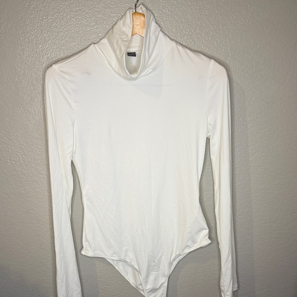 SHEIN Classic White Long Sleeve Bodysuit